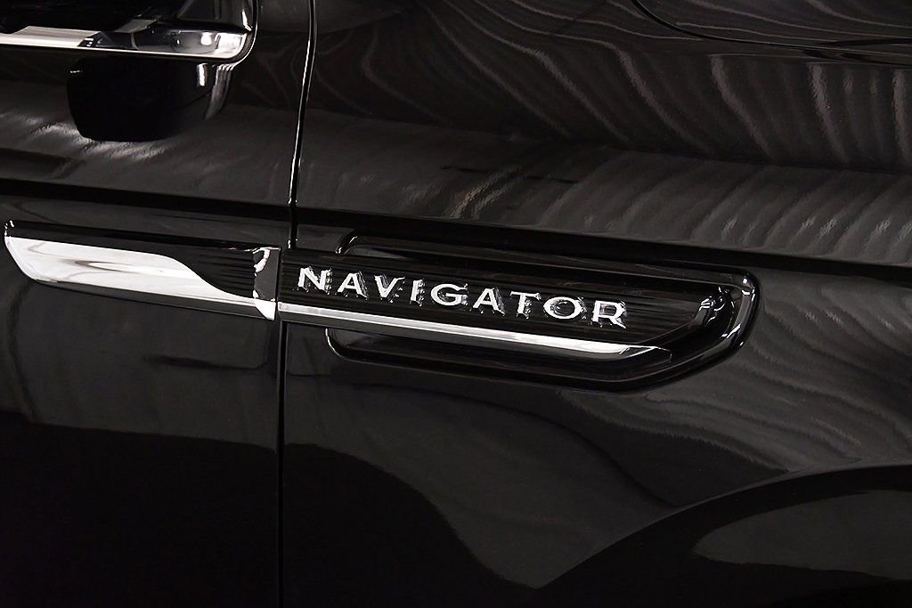 Used 2023 Lincoln Navigator Reserve image 10