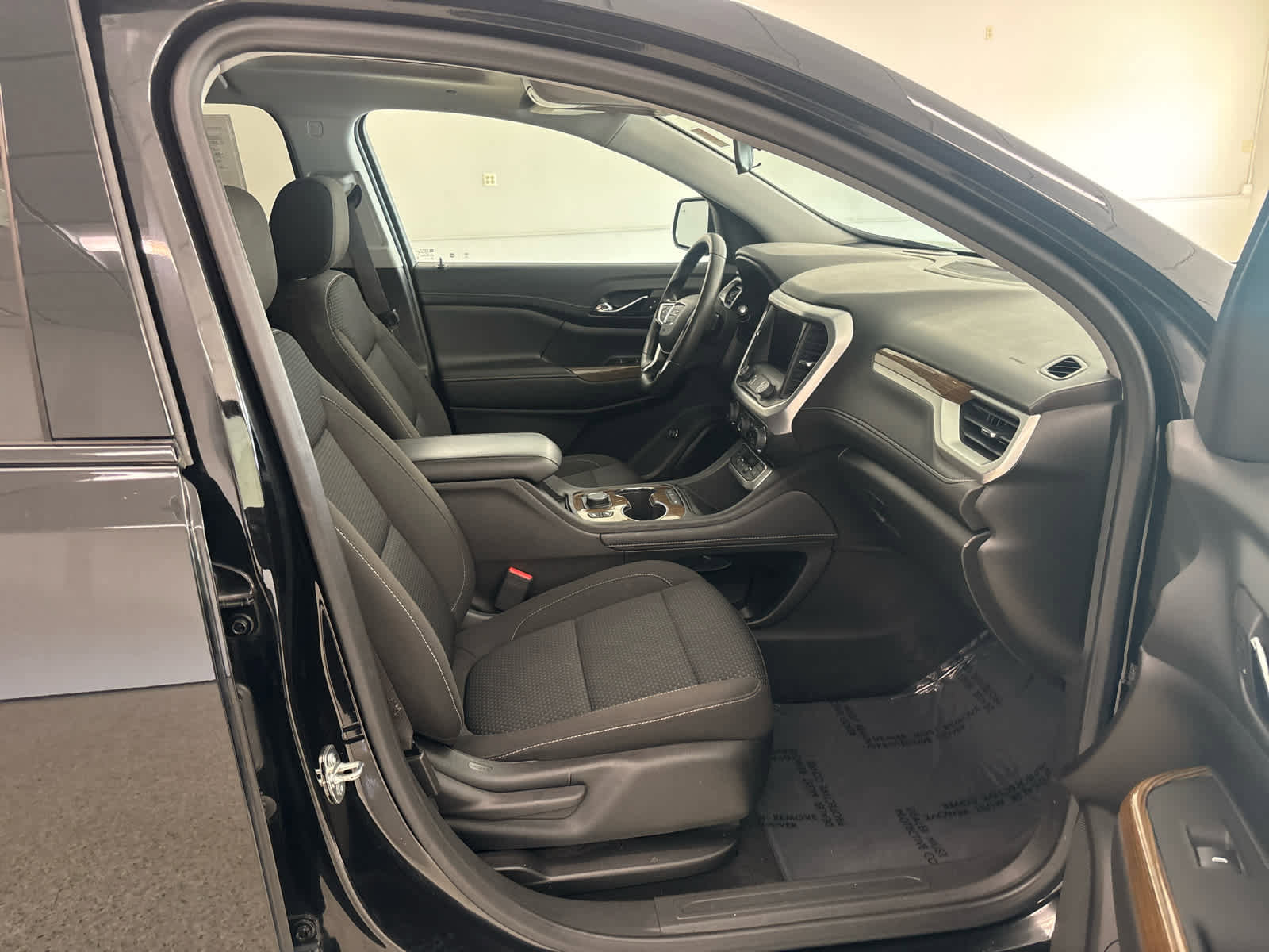 Used 2023 GMC Acadia SLE w/ Driver Convenience Package image 20