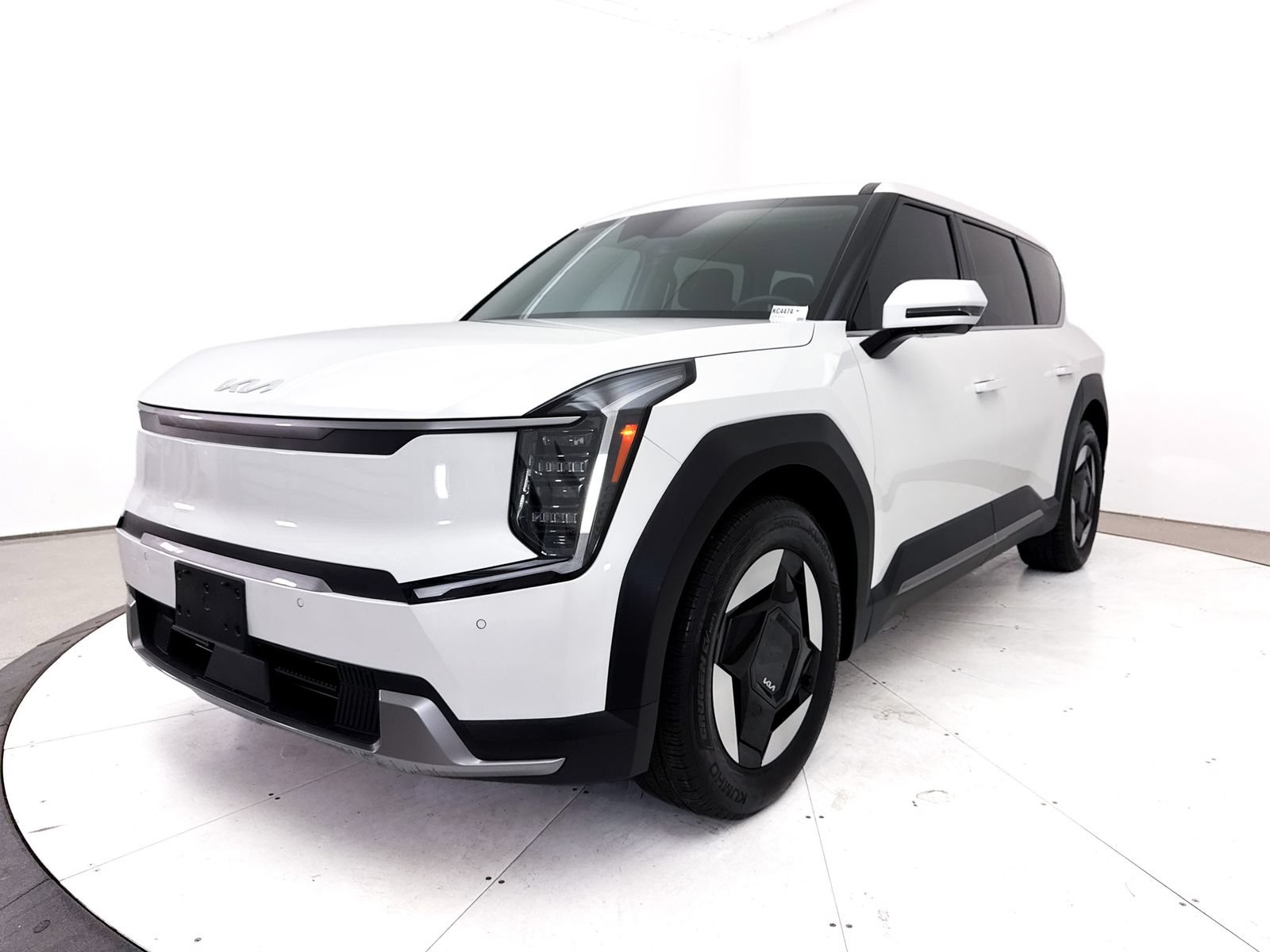 Certified 2024 Kia EV9 Light Long Range RWD image 15