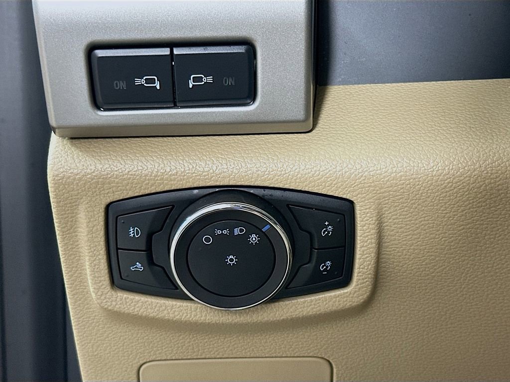 Used 2017 Ford F150 Lariat w/ Equipment Group 502A Luxury AWD/4WD image 12