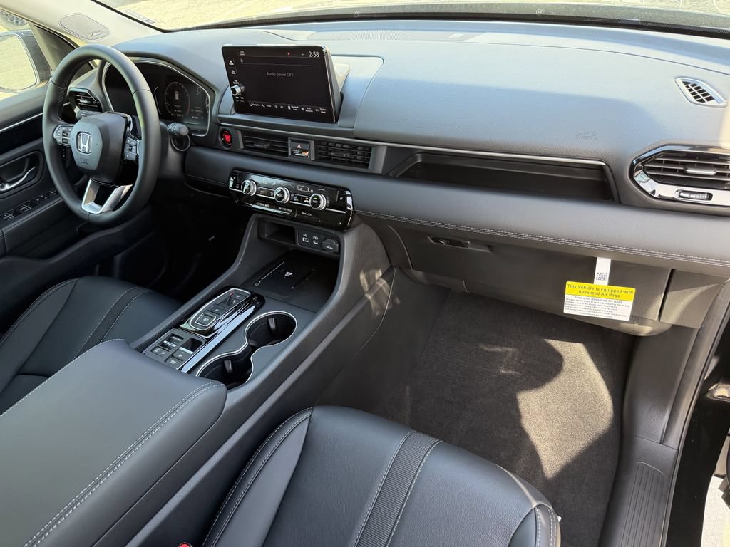 New 2025 Honda Pilot Touring image 12
