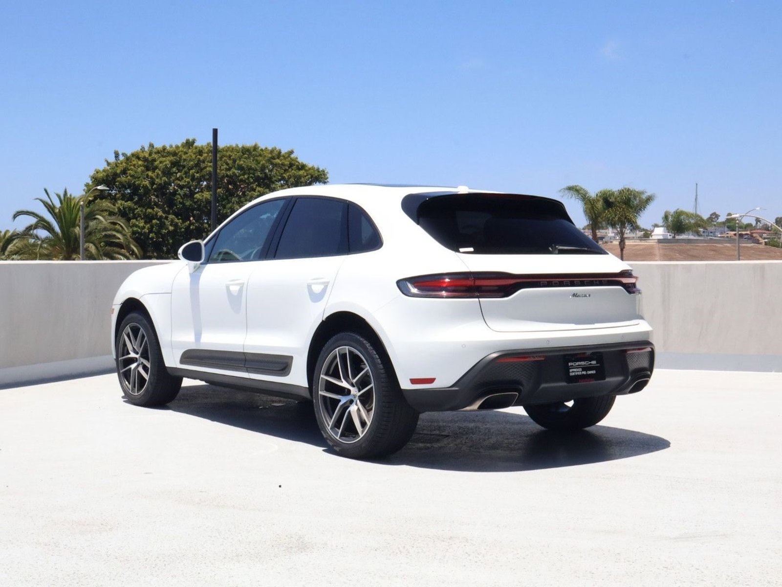 Certified 2025 Porsche Macan AWD/4WD video 3