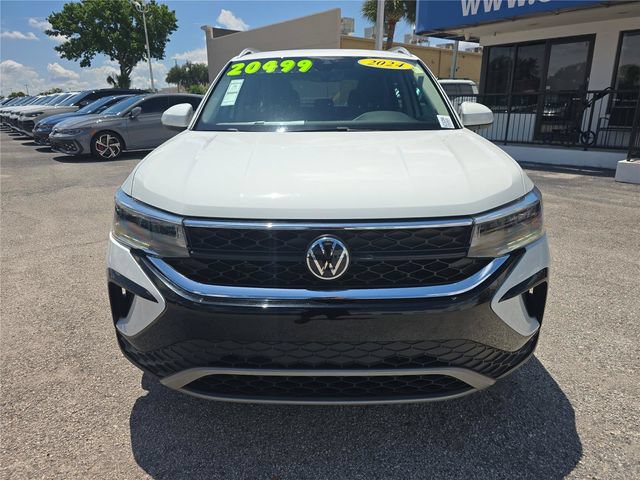 Used 2024 Volkswagen Taos SE FWD image 2