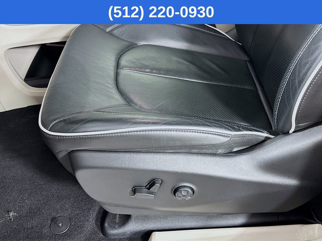 Used 2023 Chrysler Pacifica Limited image 25