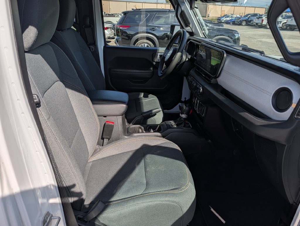 Used 2025 Jeep Gladiator Sport AWD/4WD image 31