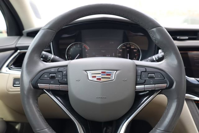 Used 2023 Cadillac XT6 Premium Luxury image 14