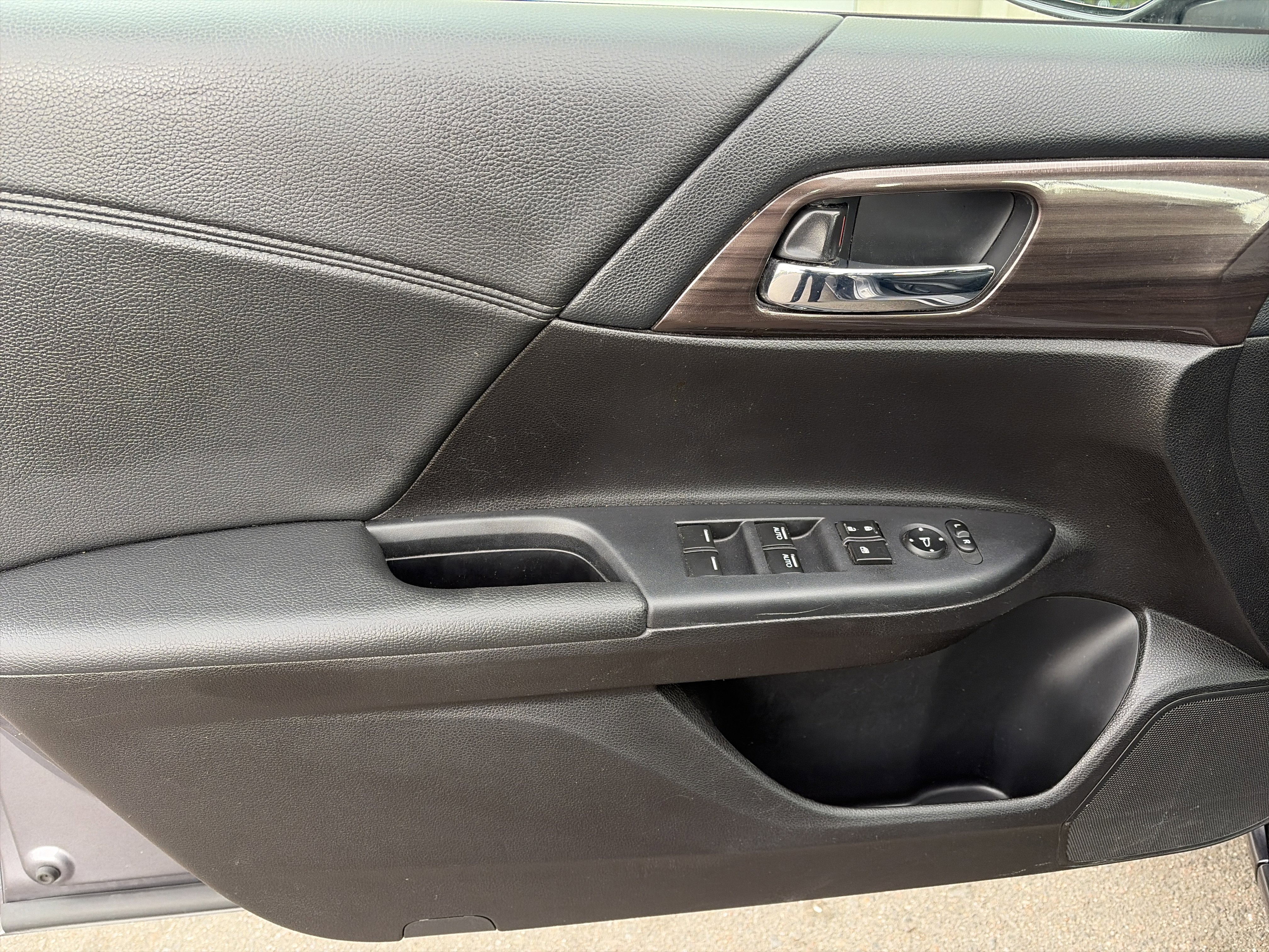 Used 2017 Honda Accord EX image 12