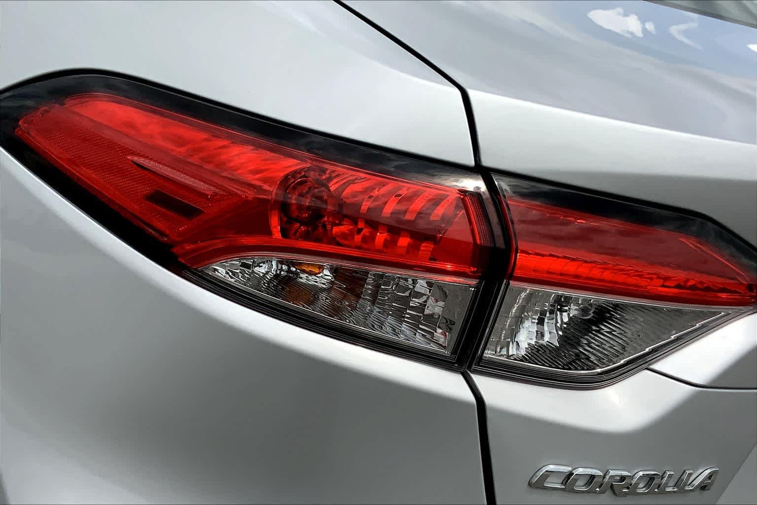 Used 2022 Toyota Corolla LE FWD image 27