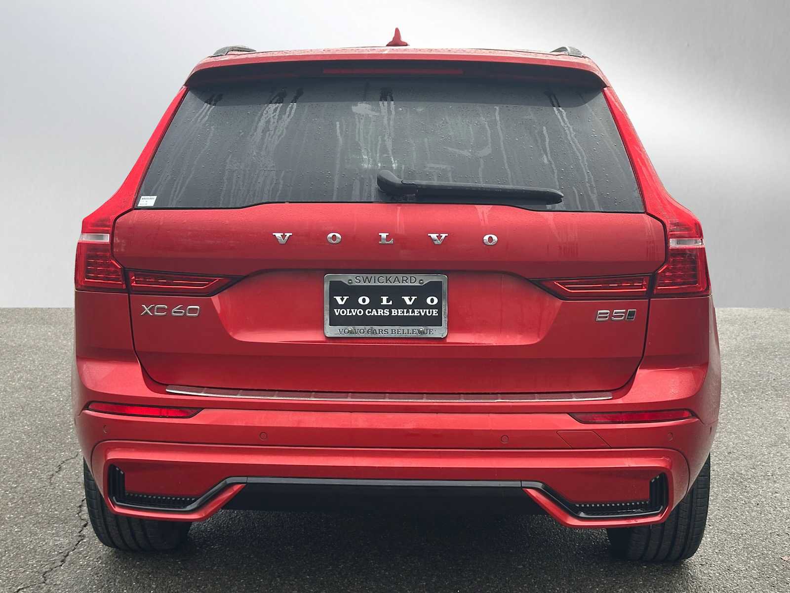 Certified 2023 Volvo XC60 B5 Plus w/ Climate Package image 4