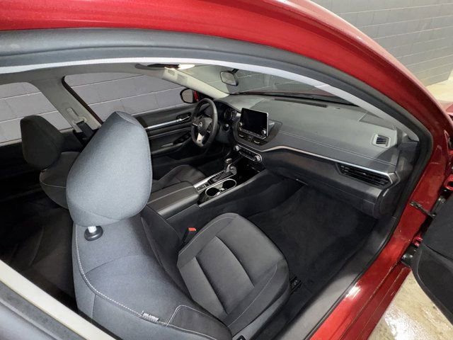 Used 2022 Nissan Altima 2.5 SV w/ SV Premium Package image 14