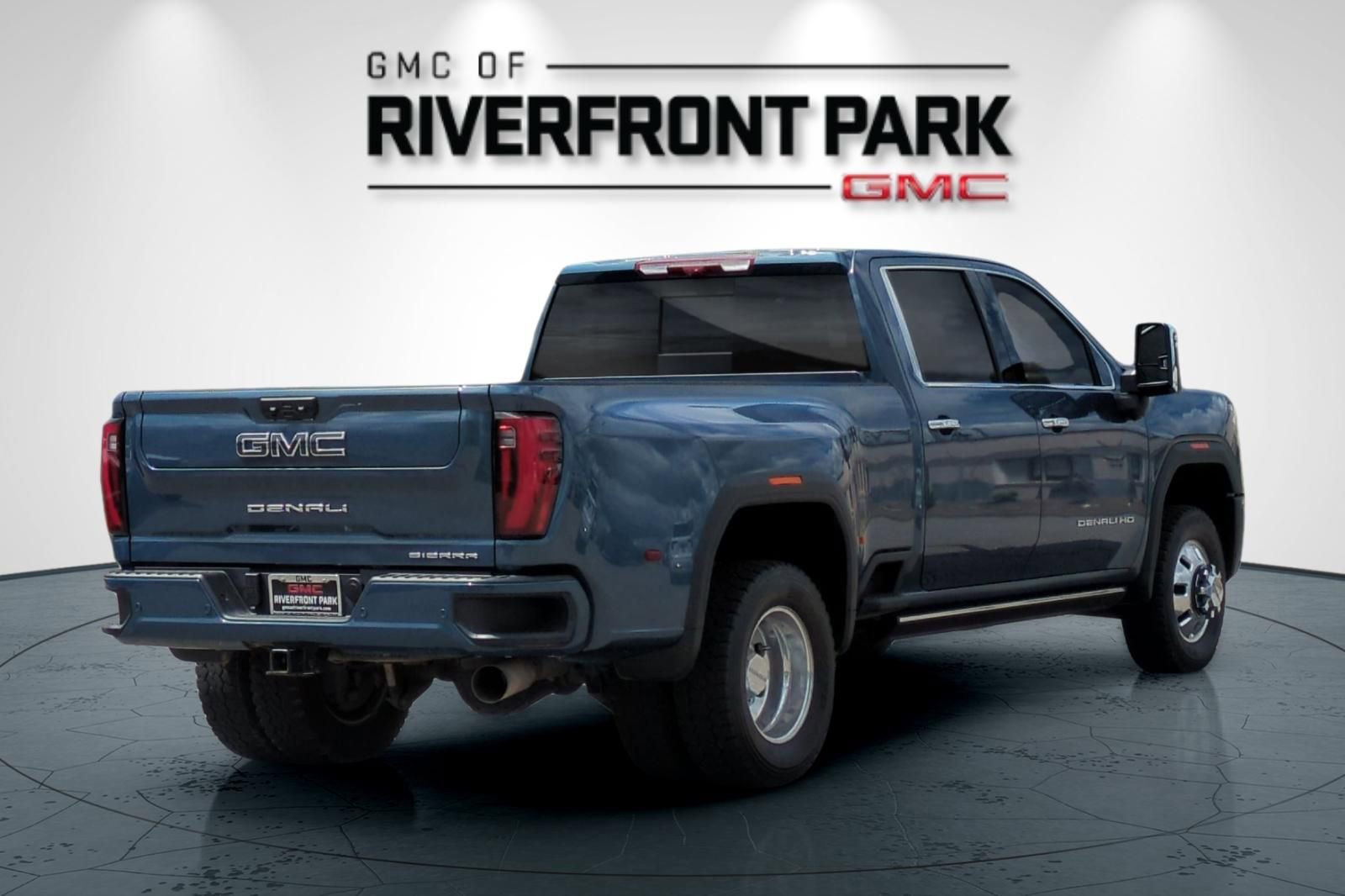 Used 2026 GMC Sierra 3500 Denali Ultimate AWD/4WD image 3