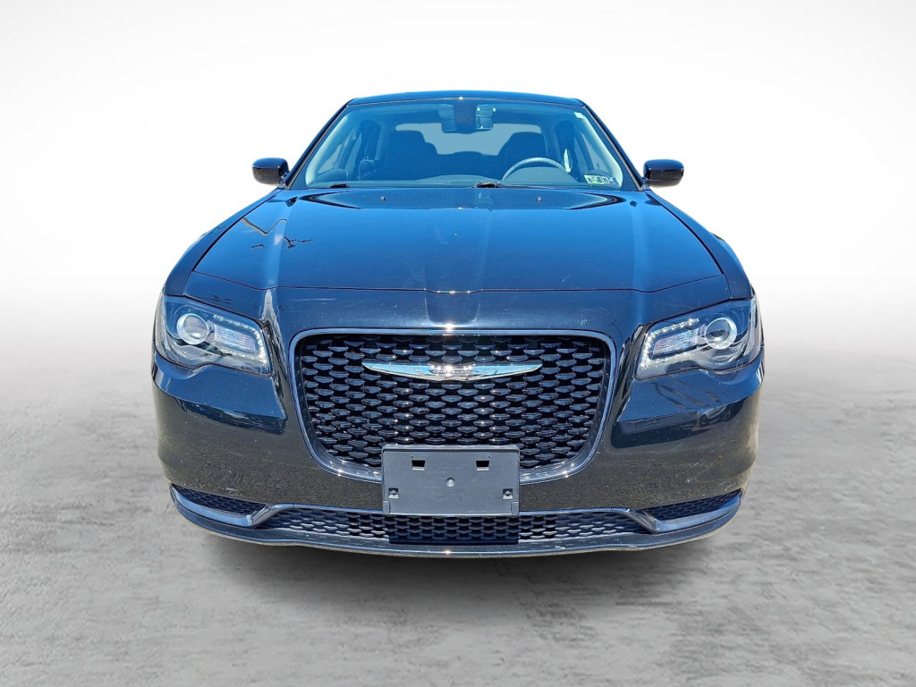 Used 2019 Chrysler 300 Touring w/ Sport Appearance Package RWD image 8