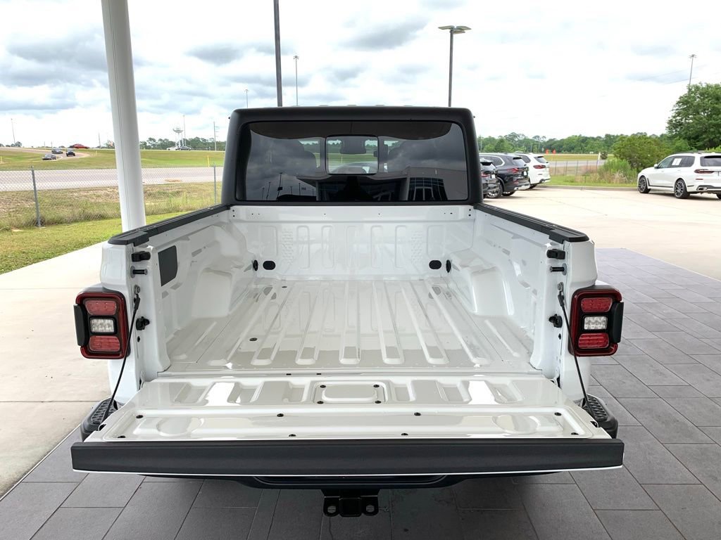 Used 2025 Jeep Gladiator Mojave AWD/4WD image 22