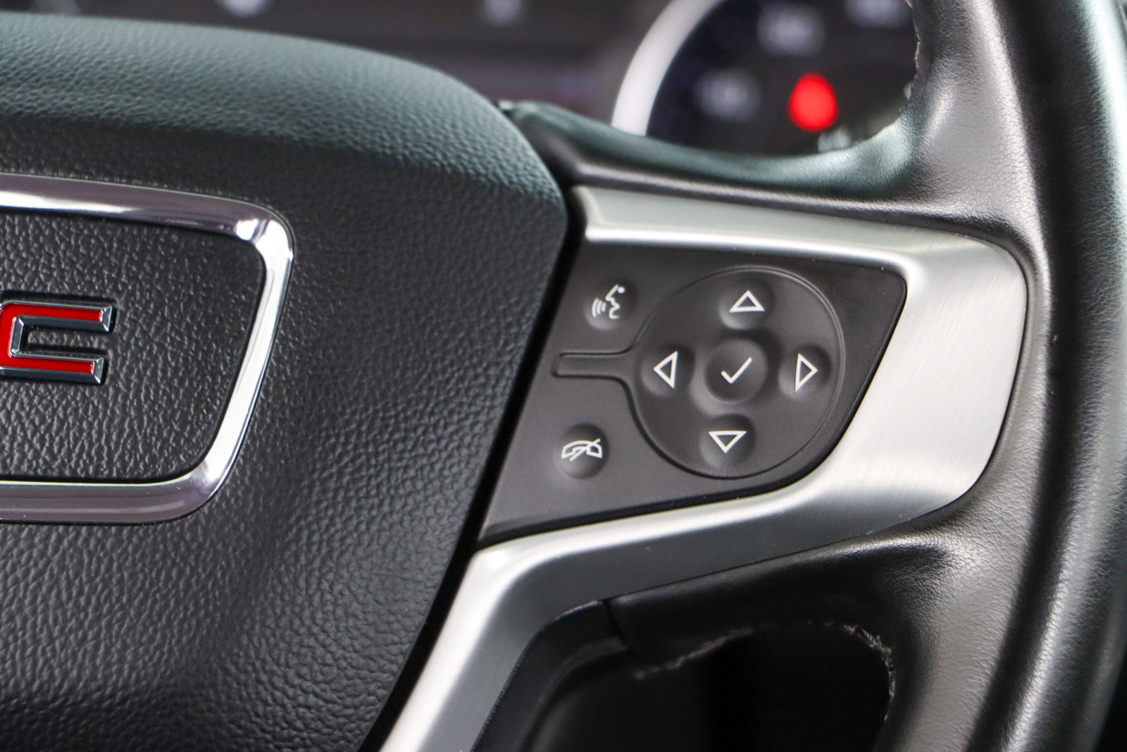 Used 2023 GMC Acadia SLT FWD image 14