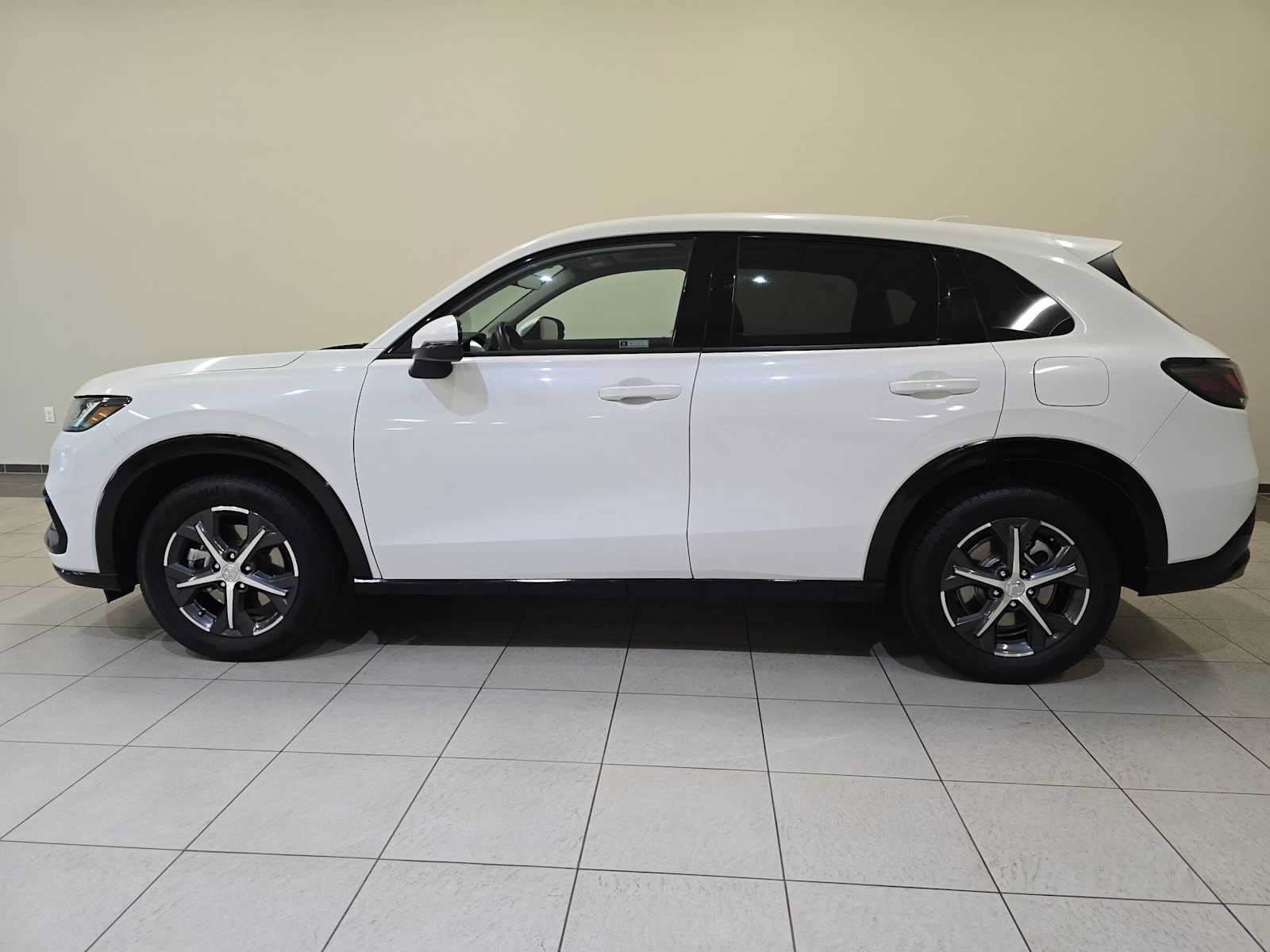 Used 2024 Honda HR-V EX-L image 3