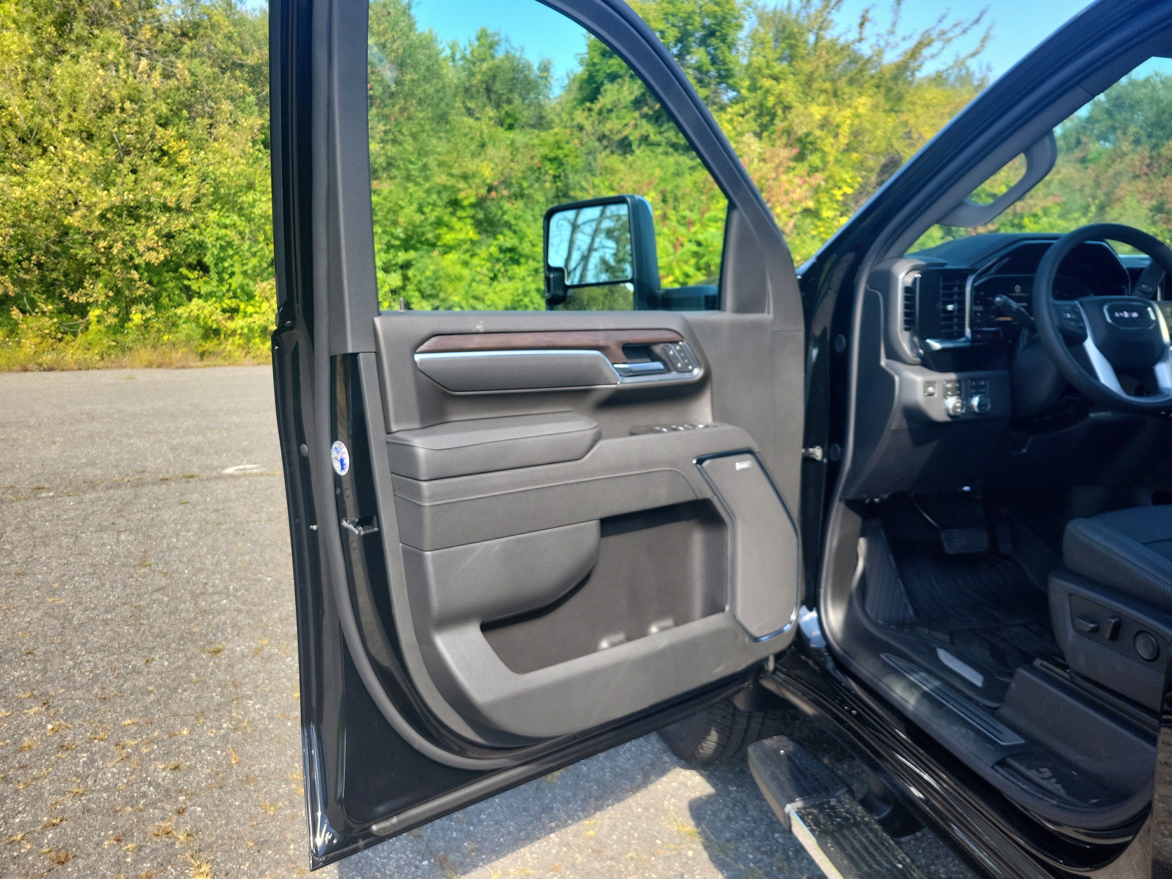 New 2026 GMC Sierra 3500 SLT w/ SLT Convenience Package AWD/4WD image 17