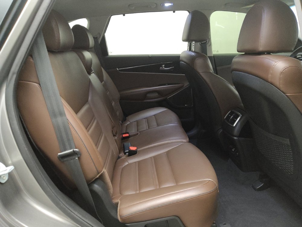 Used 2019 Kia Sorento SX image 19