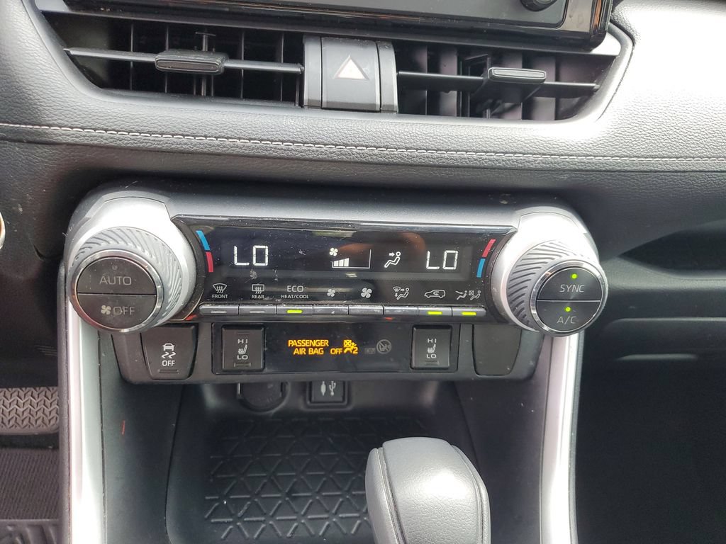 Used 2019 Toyota RAV4 XLE w/ Convenience Package FWD image 20