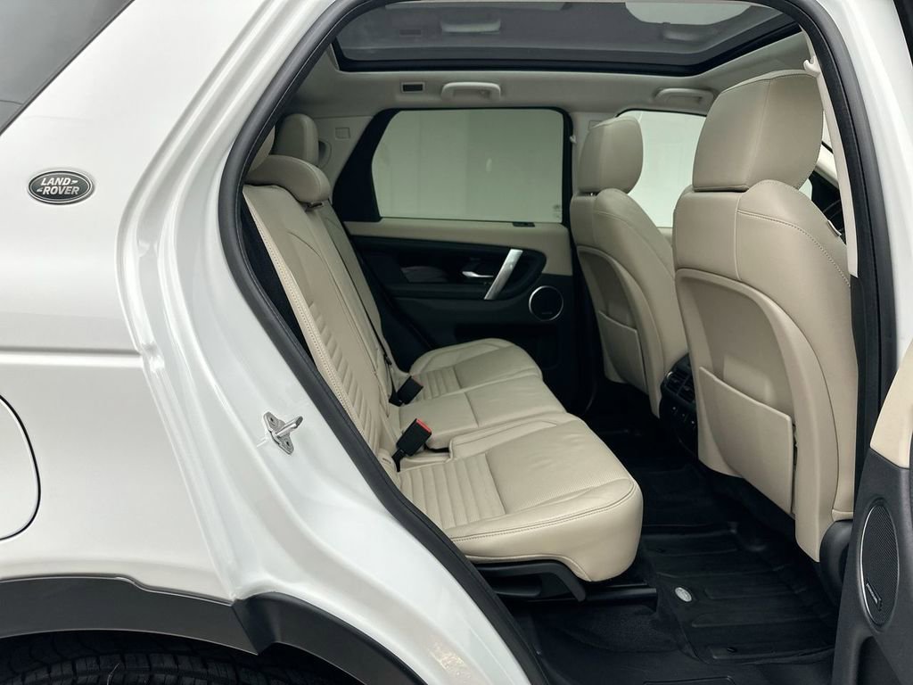 Used 2020 Land Rover Discovery Sport SE image 7