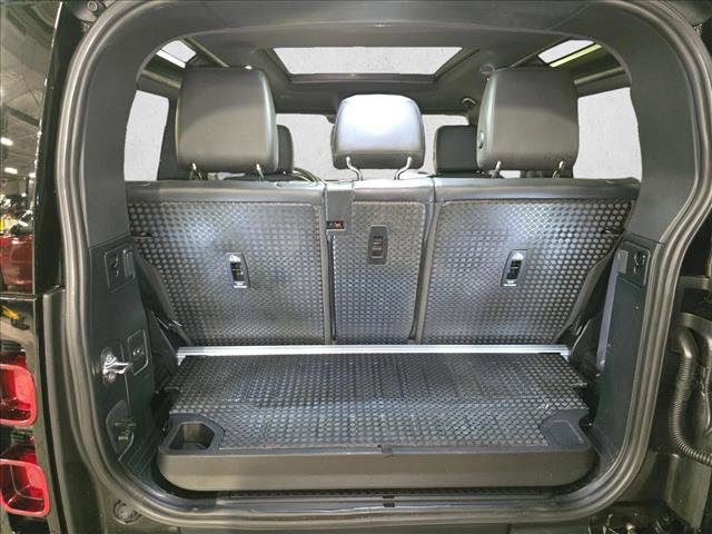 Certified 2024 Land Rover Defender 90 X-Dynamic SE image 13