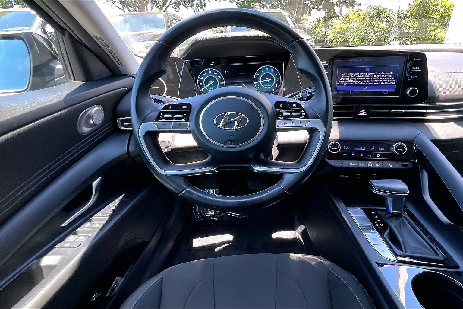 Used 2022 Hyundai Elantra SEL w/ Convenience Package FWD image 5