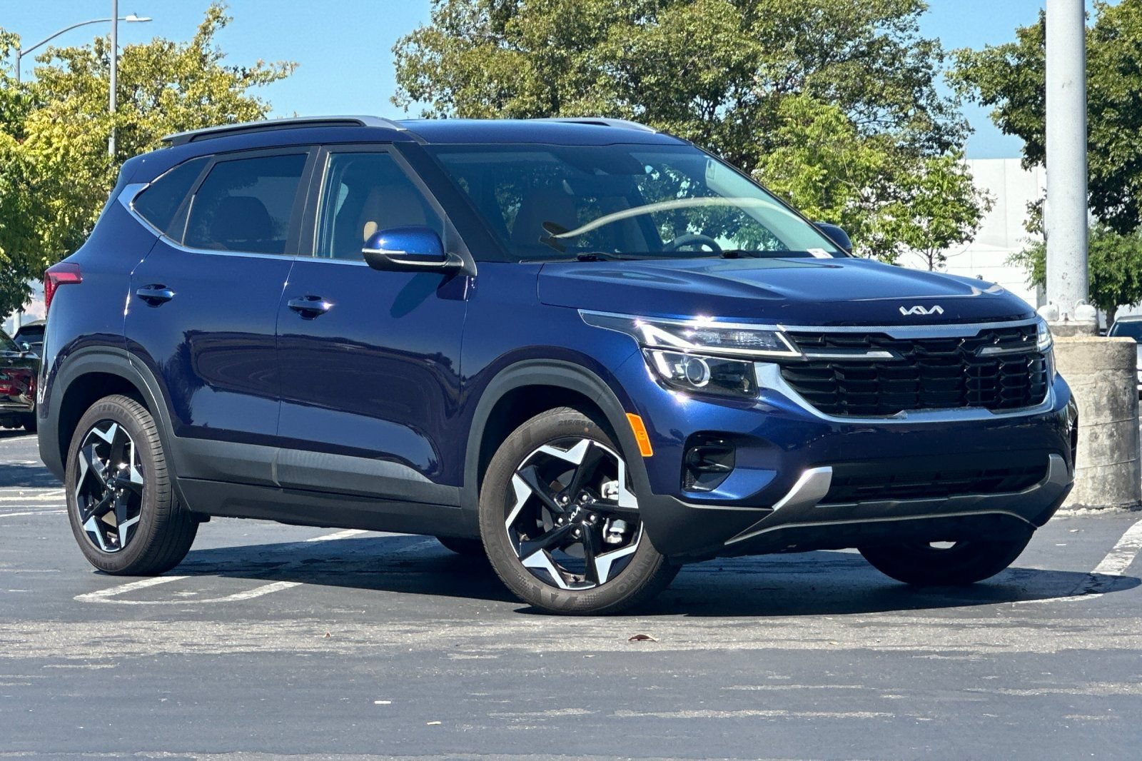 Certified 2024 Kia Seltos EX FWD image 2