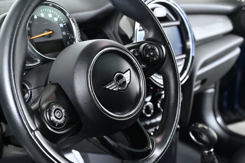 Used 2015 MINI Cooper 4-Door Hardtop FWD image 14