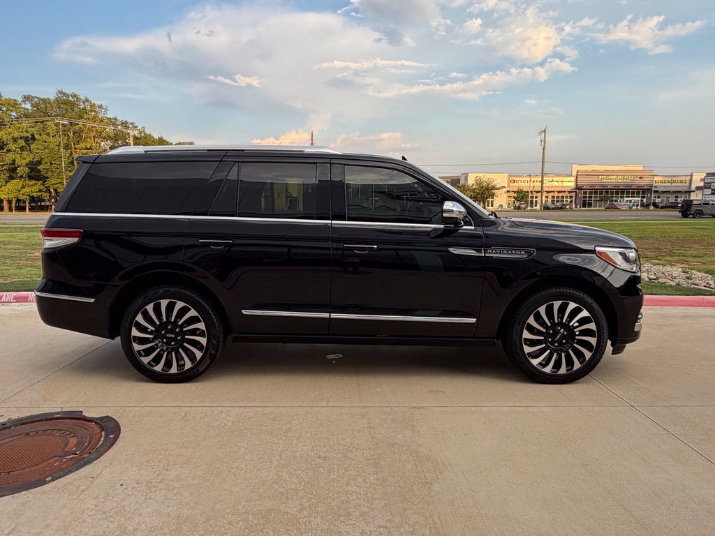 Used 2024 Lincoln Navigator Black Label AWD/4WD image 9