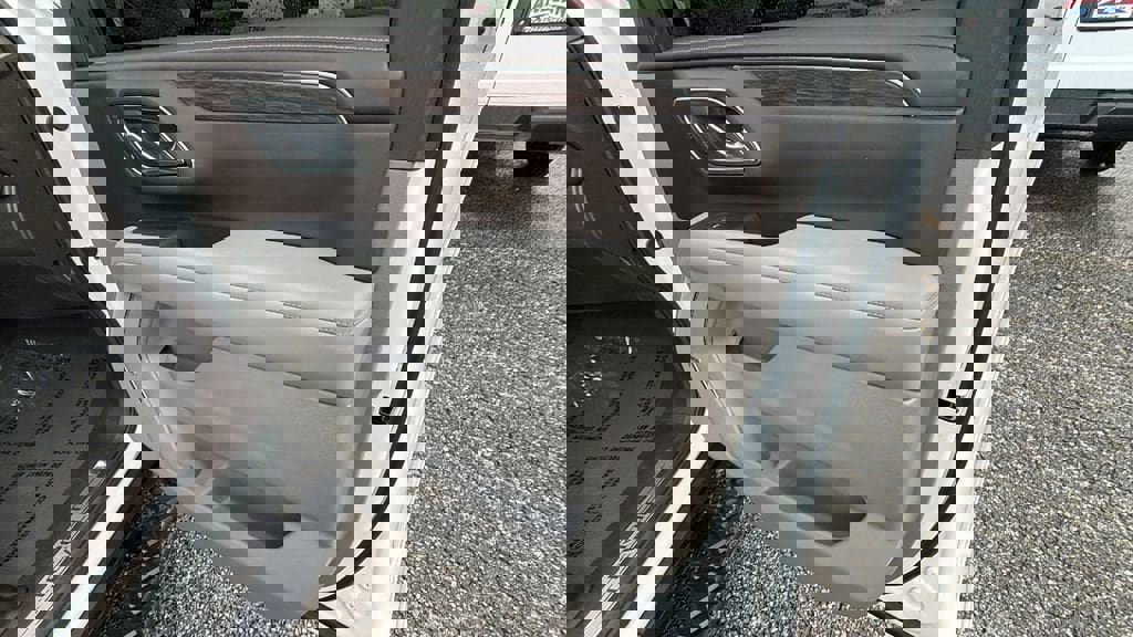 Used 2023 Chevrolet Tahoe Z71 w/ Luxury Package image 16