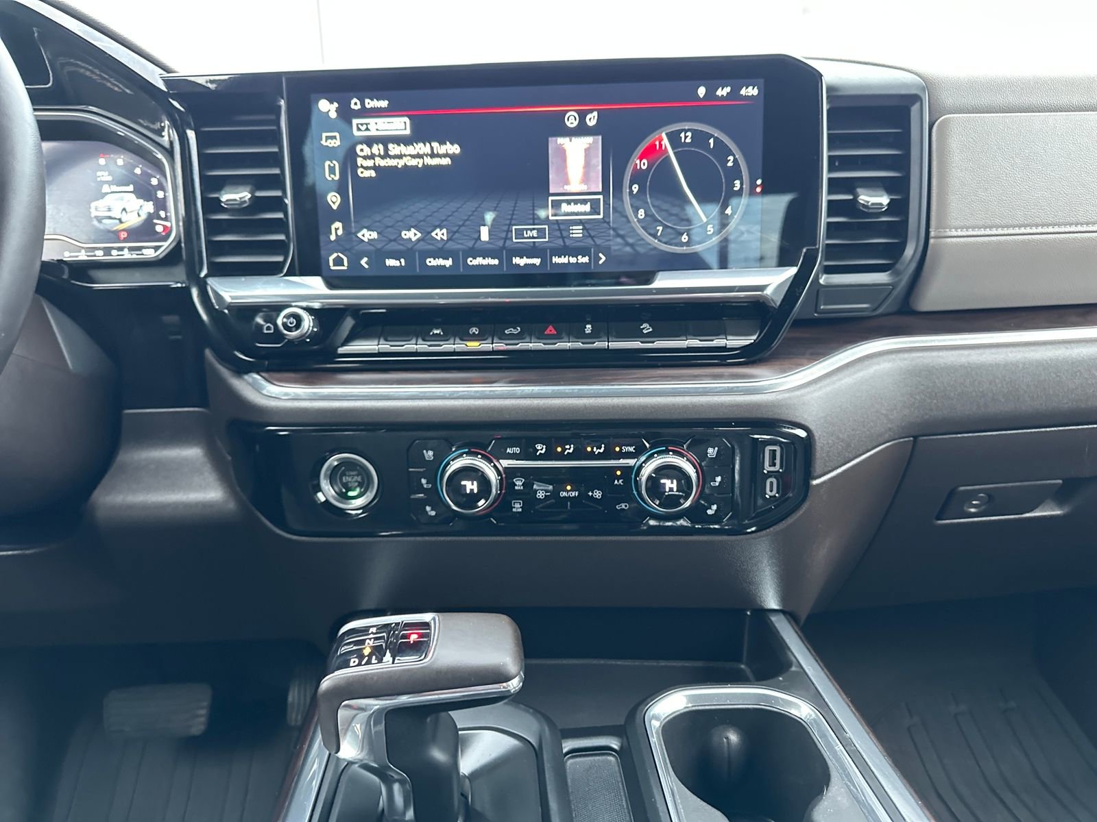 Used 2023 GMC Sierra 1500 SLT image 24