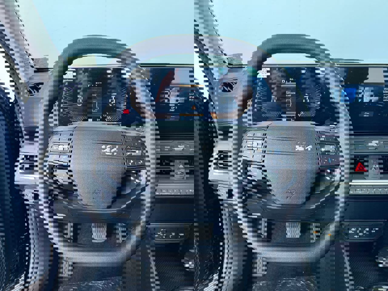 New 2025 Kia K4 LXS image 17