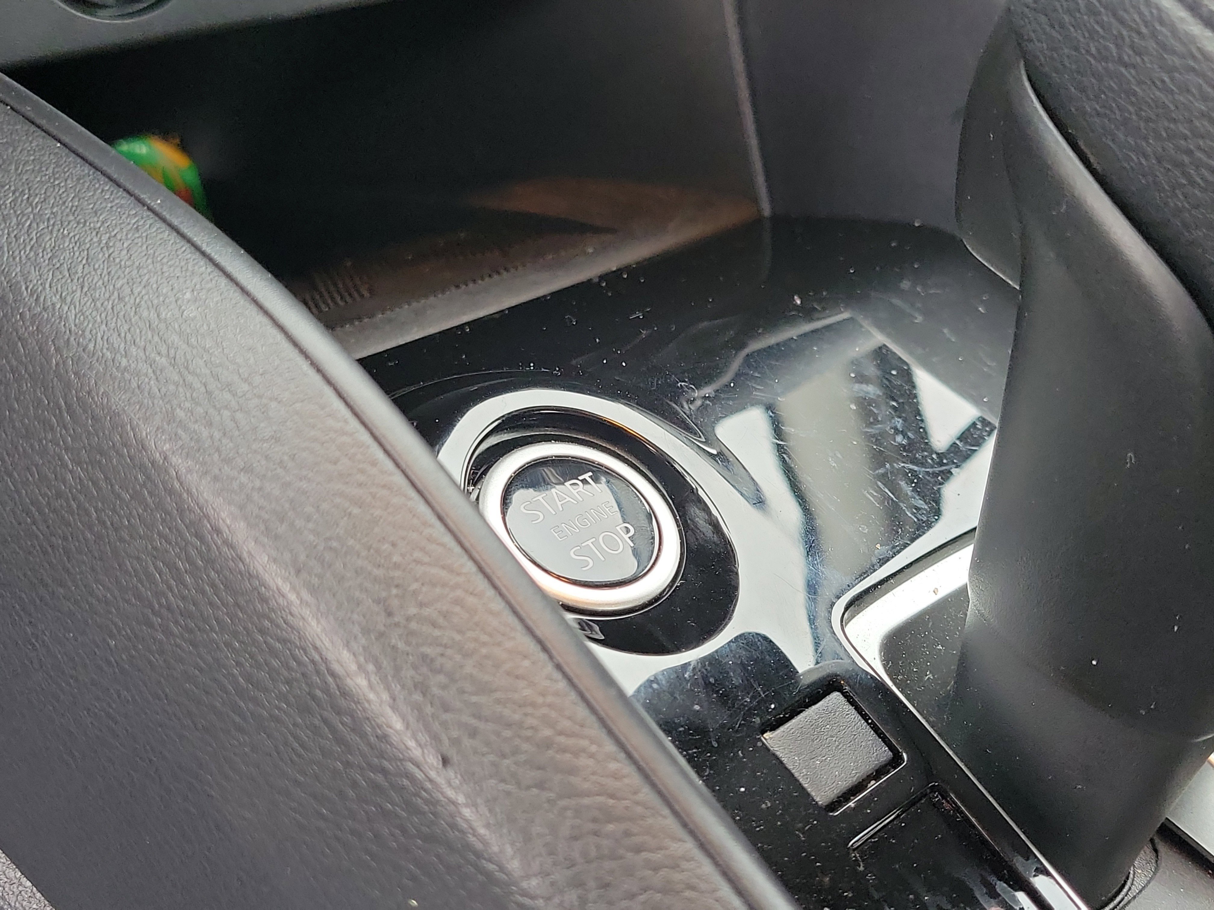 Certified 2025 Nissan Versa SV w/ Trunk Package image 28