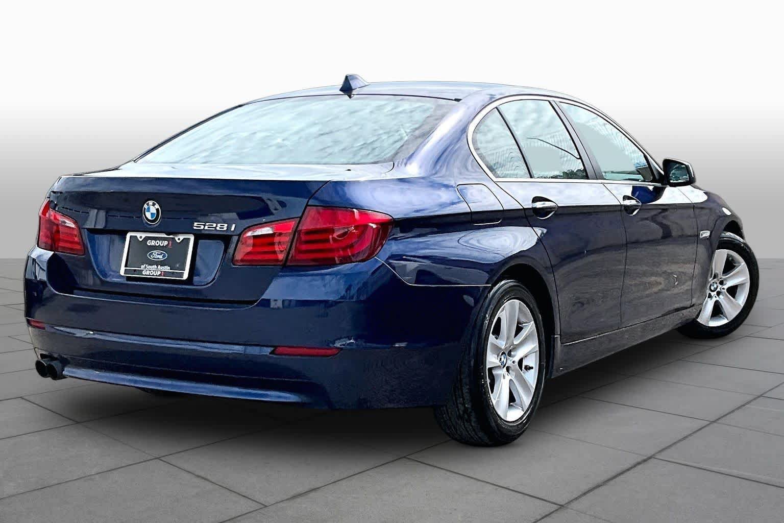 Used 2011 BMW 528i Sedan RWD image 11