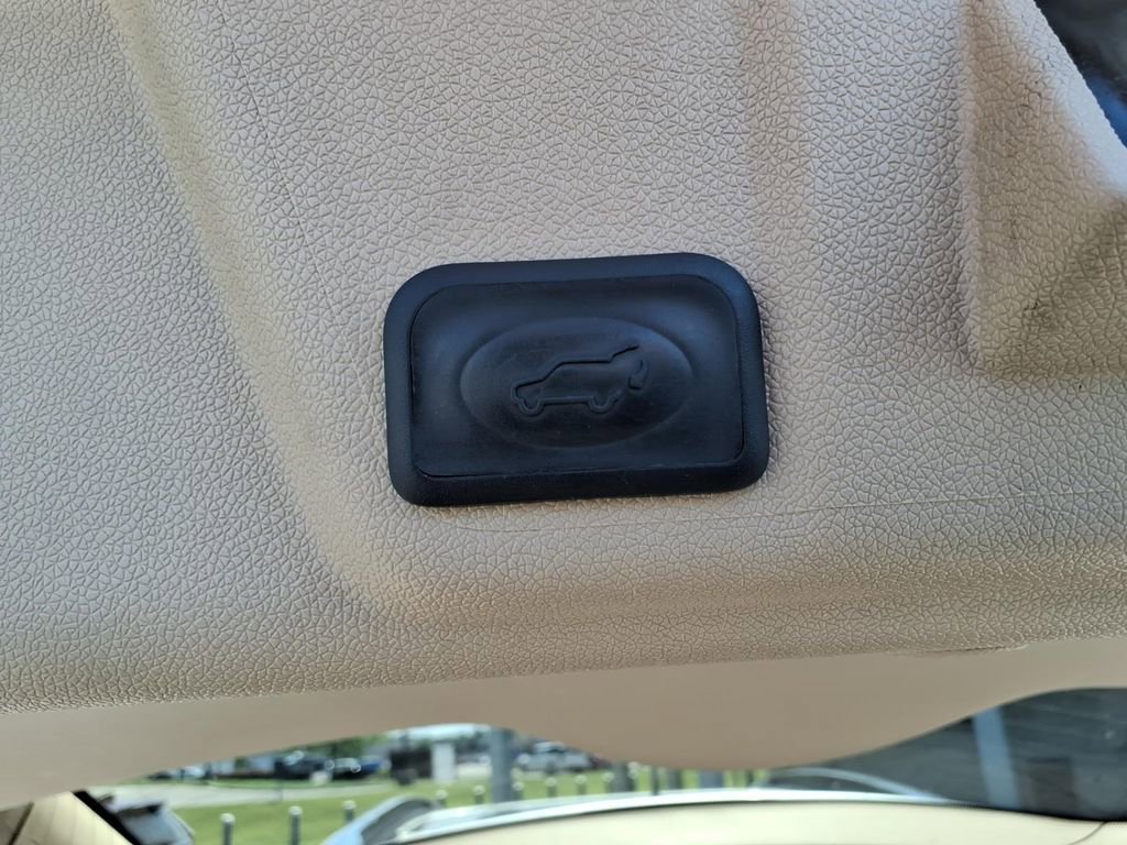 Used 2011 Buick Enclave CXL FWD image 25