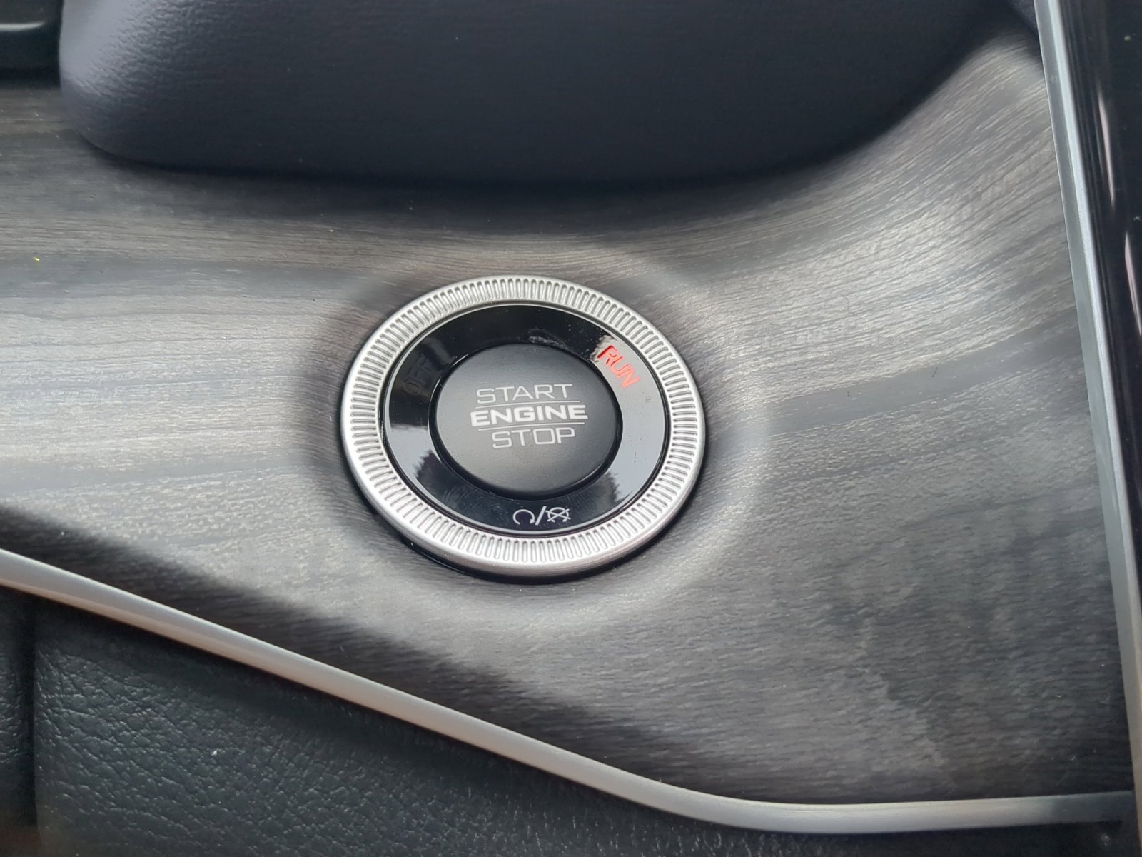 New 2025 Jeep Grand Cherokee Limited w/ Trailer Tow Package image 30