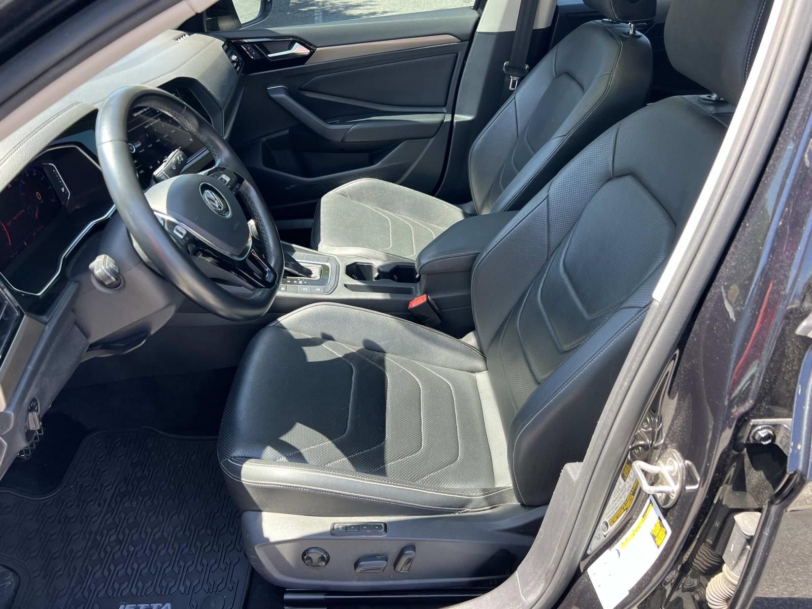 Used 2019 Volkswagen Jetta SEL Premium FWD image 9