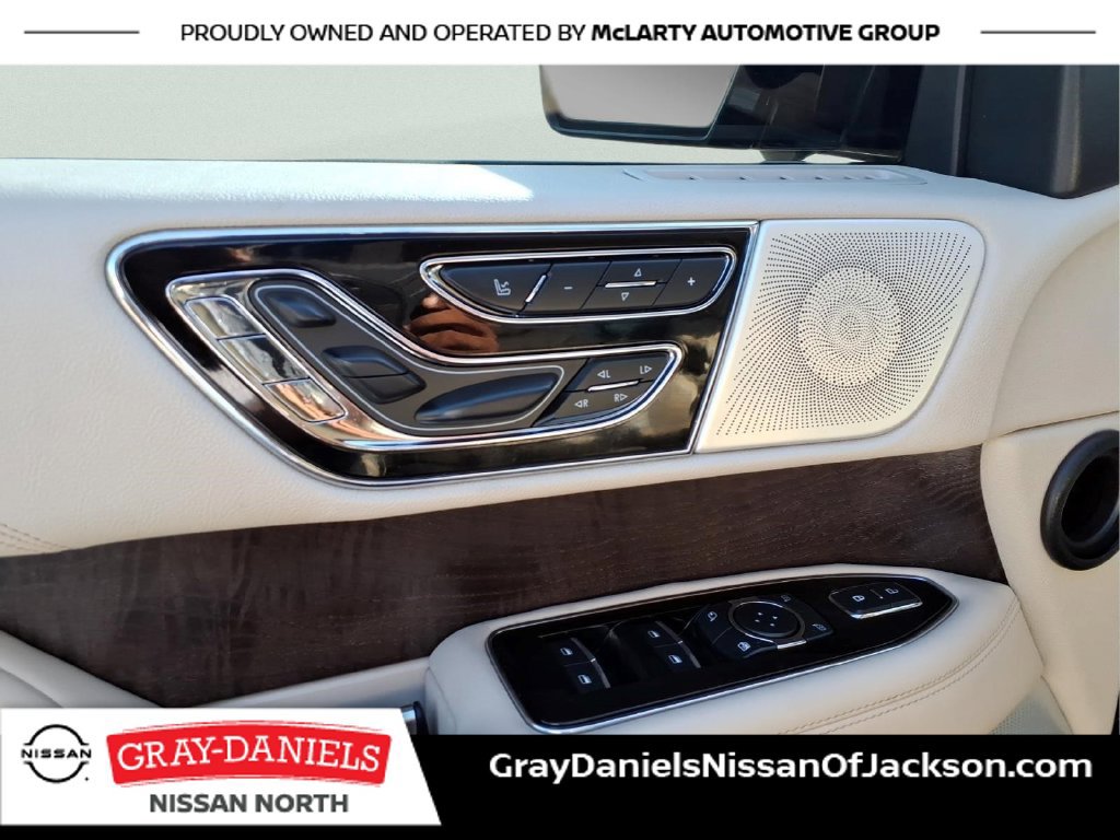 Used 2019 Lincoln Navigator Reserve AWD/4WD image 12