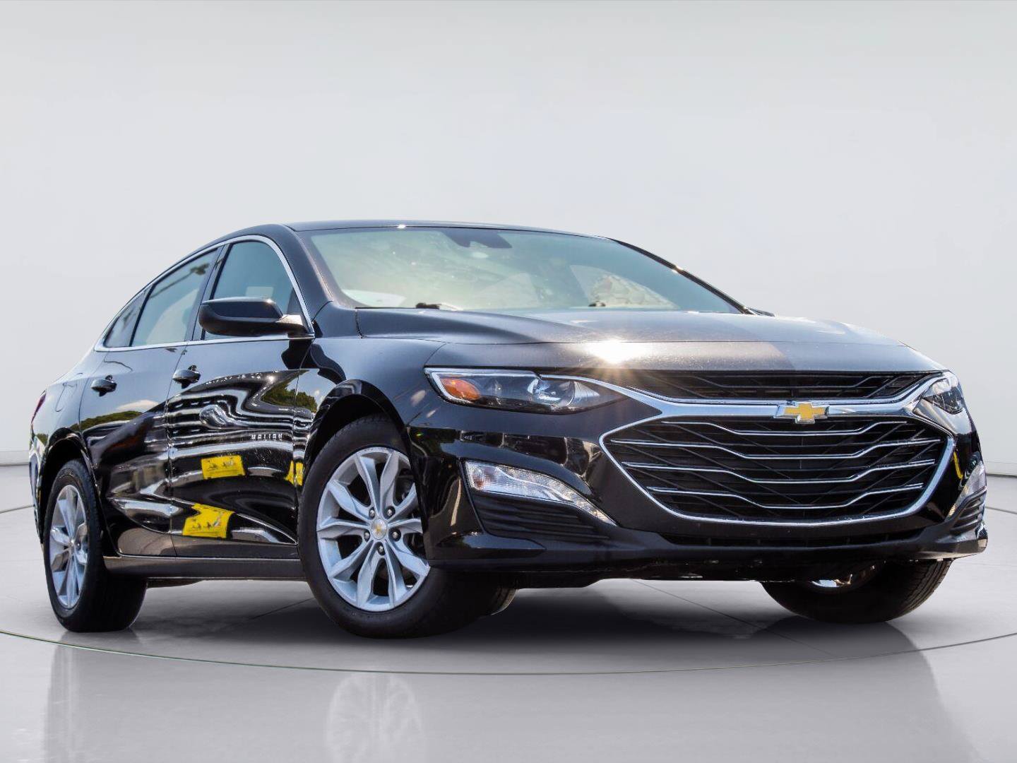 Used 2025 Chevrolet Malibu LT FWD image 2