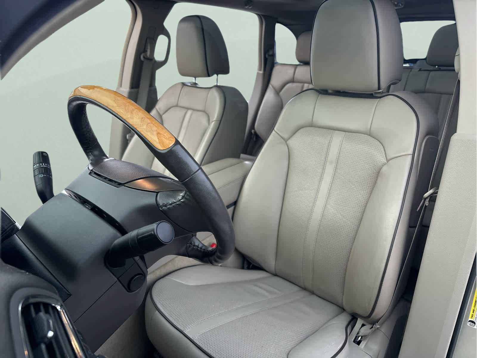 Used 2011 Lincoln MKX AWD w/ 101A Rapid Spec Order Code image 12