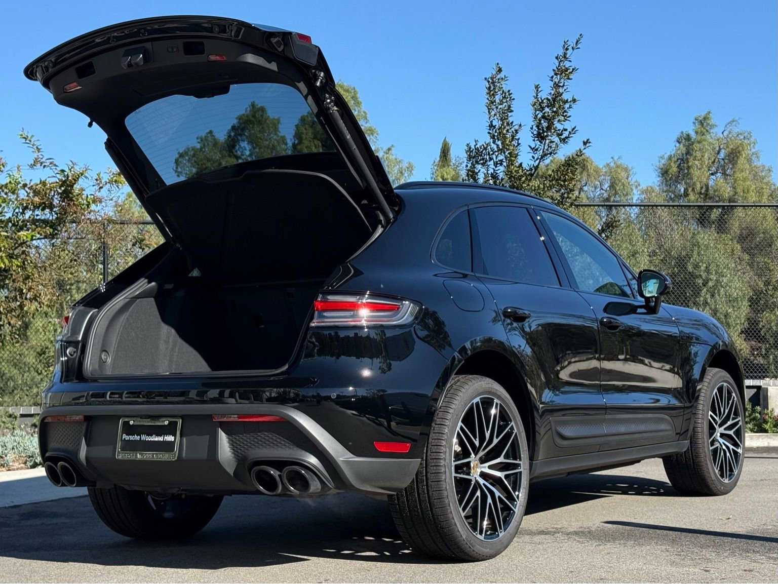 Used 2025 Porsche Macan image 32