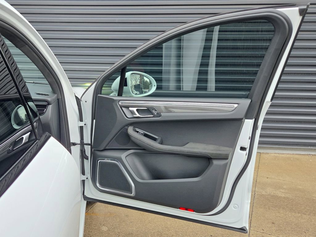 Certified 2026 Porsche Macan GTS image 20