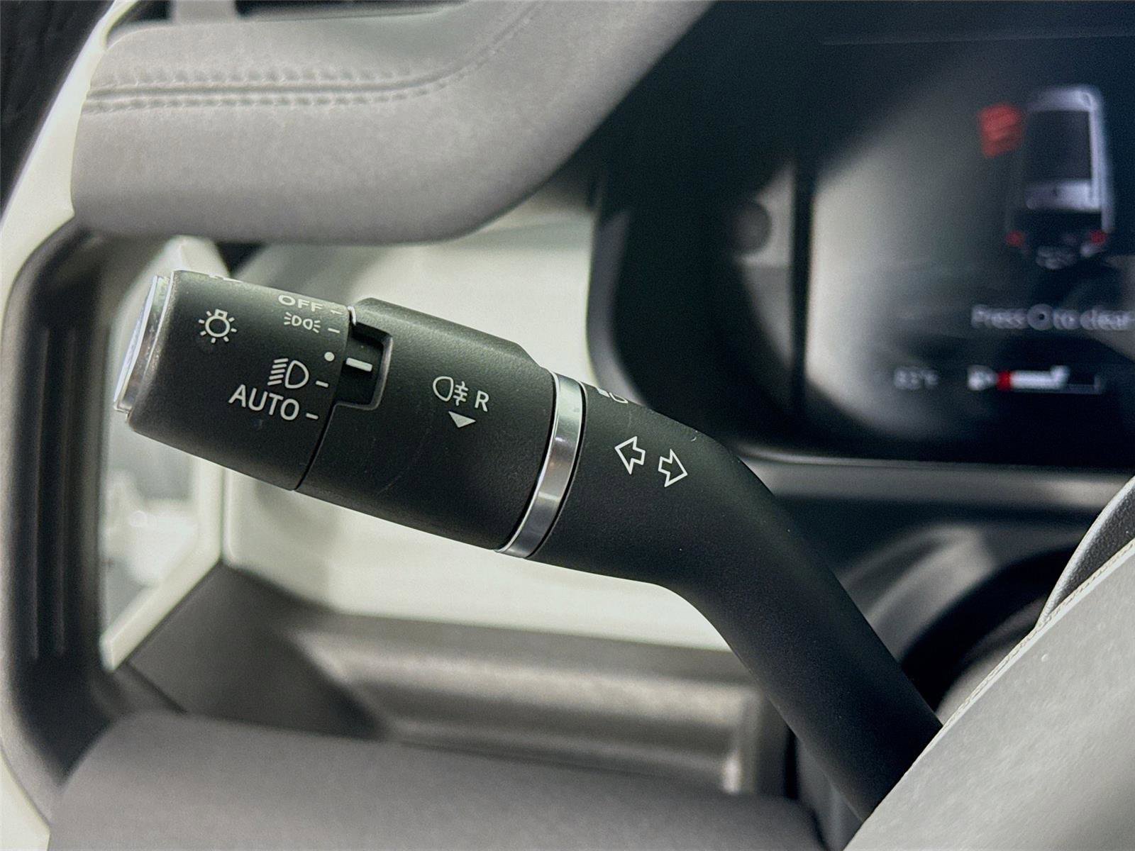 Used 2023 Land Rover Defender 130 S image 5