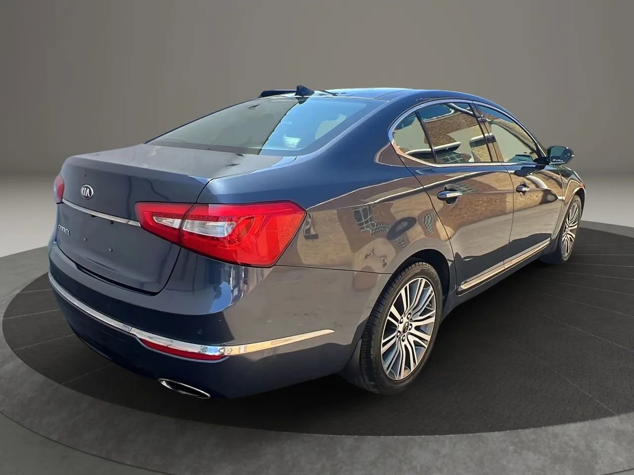 Used 2015 Kia Cadenza Premium image 5