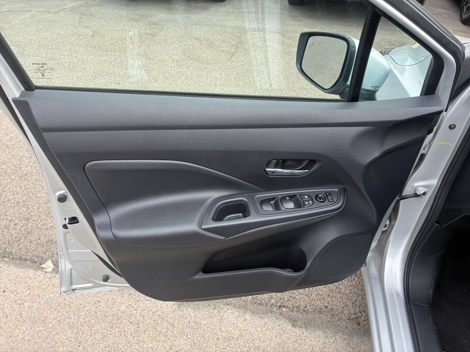Used 2025 Nissan Versa SV FWD image 18