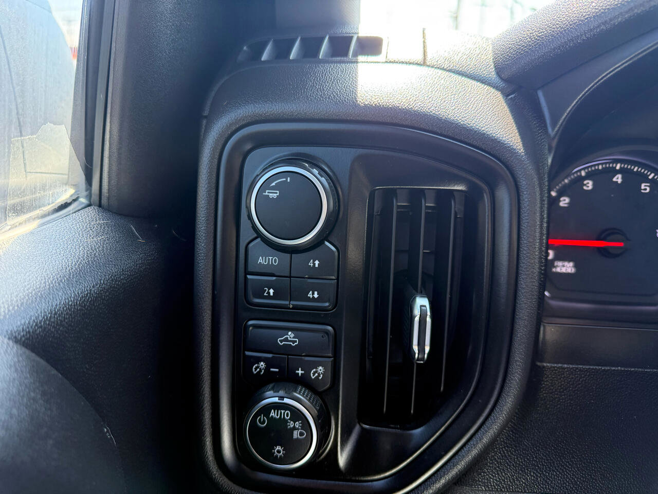 Used 2019 Chevrolet Silverado 1500 Custom Trail Boss image 32