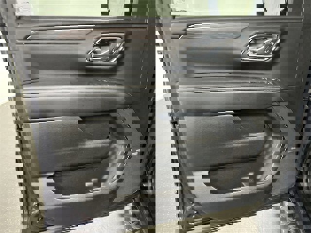 Used 2023 Chevrolet Suburban Z71 w/ Luxury Package image 22