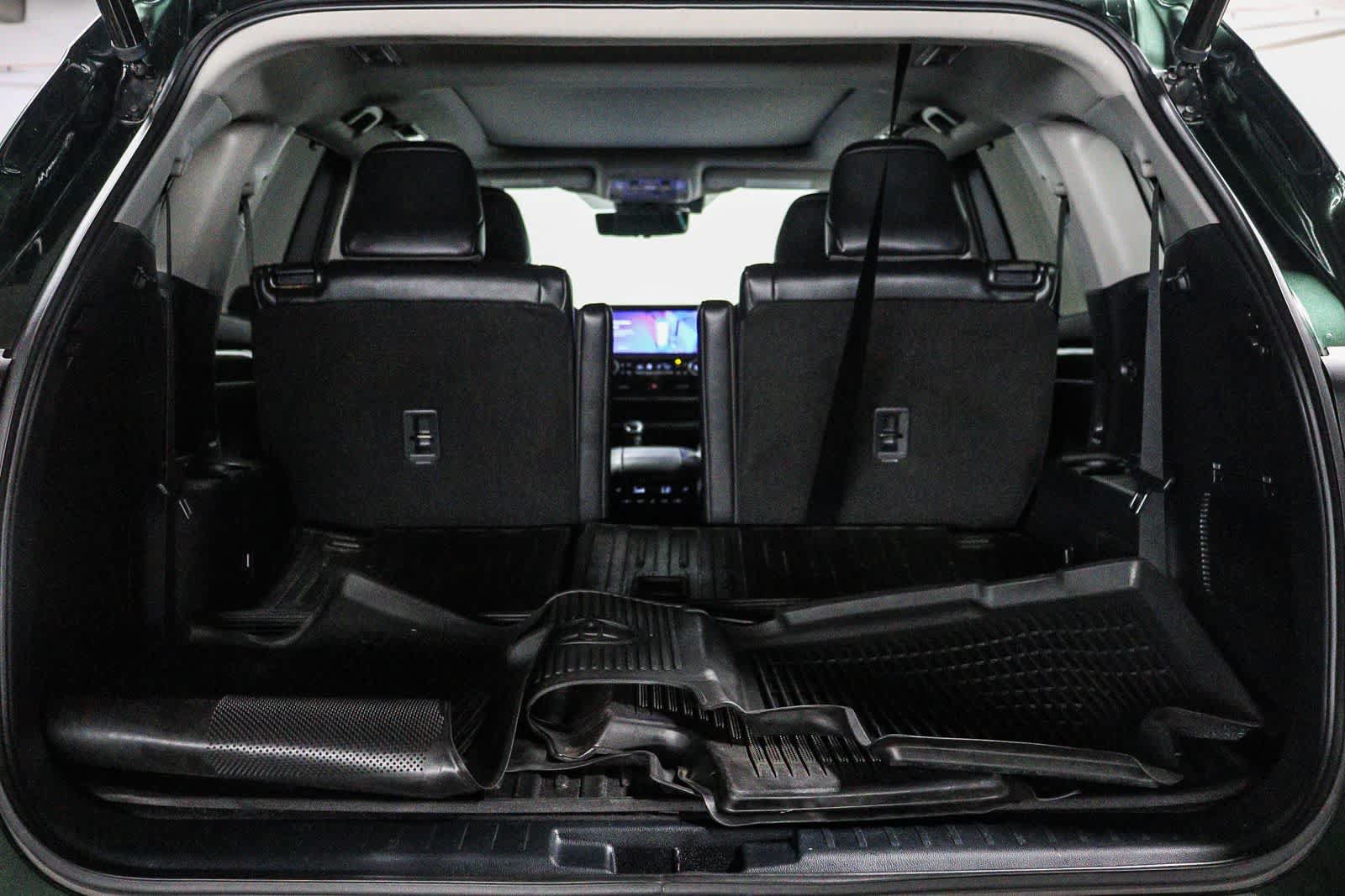 Used 2023 Toyota Highlander Platinum FWD image 28