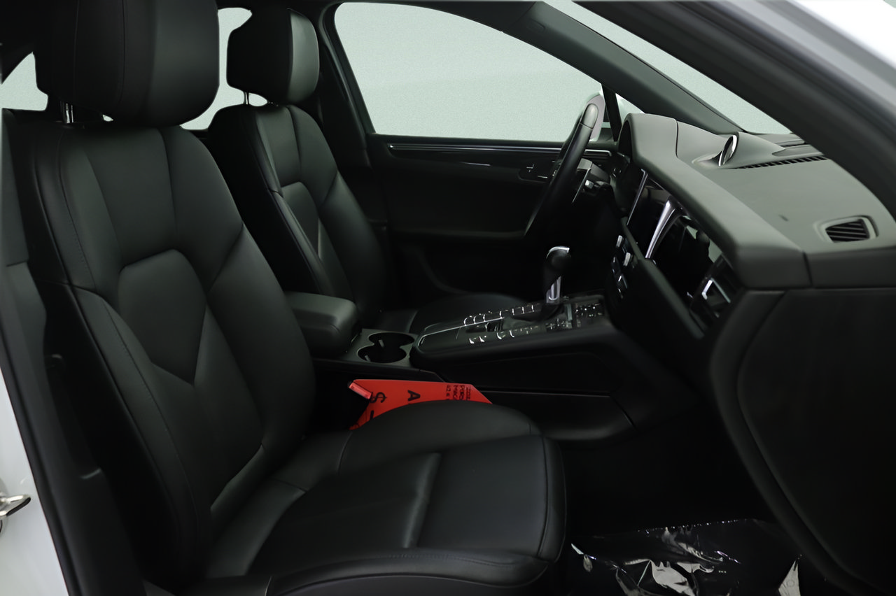 Used 2020 Porsche Macan AWD/4WD image 27