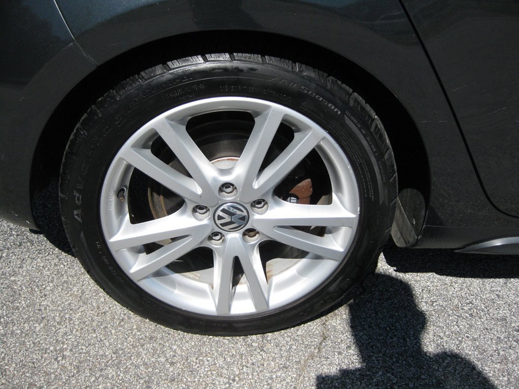 Used 2012 Volkswagen GTI Autobahn FWD image 9
