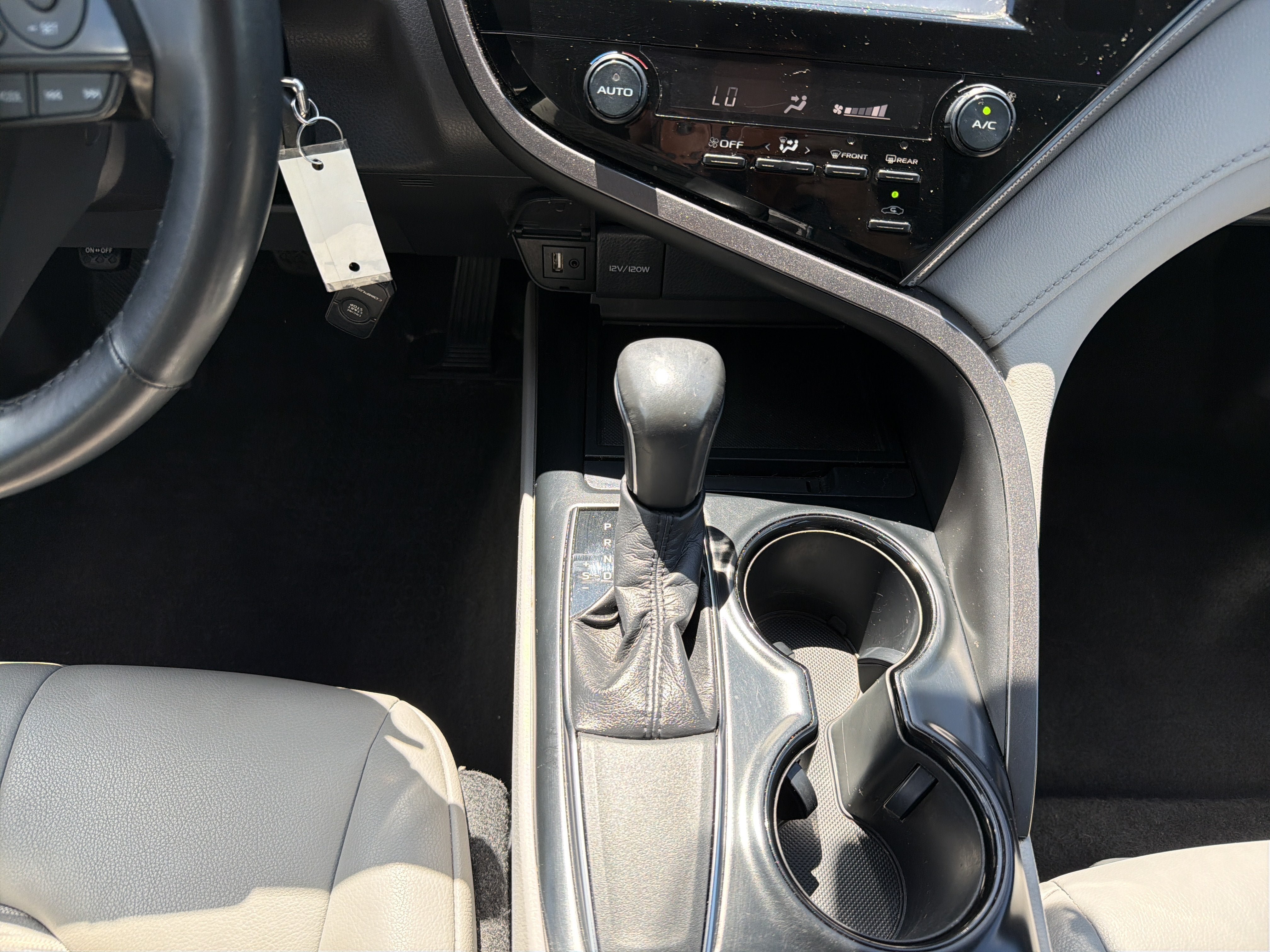 Used 2019 Toyota Camry SE FWD image 20